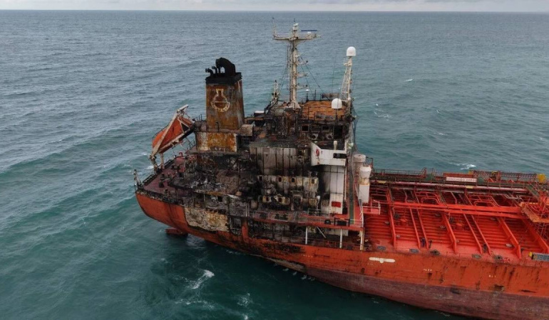 Dron Saldırısı Sonrası Tanker Karaya Oturdu