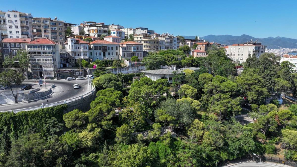 İzmir Büyükşehir Belediyesi, Şato'yu Kütüphane ve İzmirli Kahve Olarak Açtı