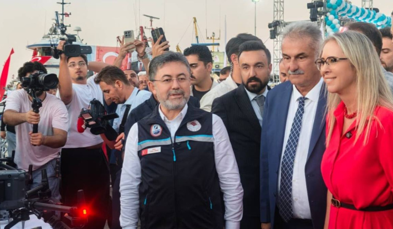 İbrahim Yumaklı, Güzelbahçe’de Su Ürünleri Av Sezonunu Açtı