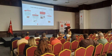 İzmir'de Dezenformasyonla Mücadele Eğitimi Gerçekleştirildi