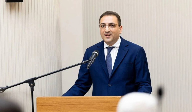 Balçova Belediyesi, öğrencilere kıyafet ve ayakkabı desteği sunuyor