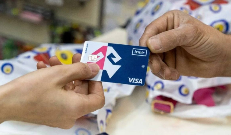Kızılay, Konak’ta 500 aileye 750 bin TL kırtasiye desteği sağlayacak
