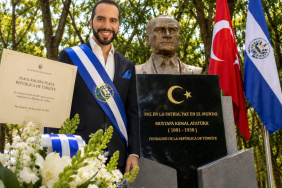 El Salvador'da Türkiye Parkı'na Atatürk Büstü Dikildi