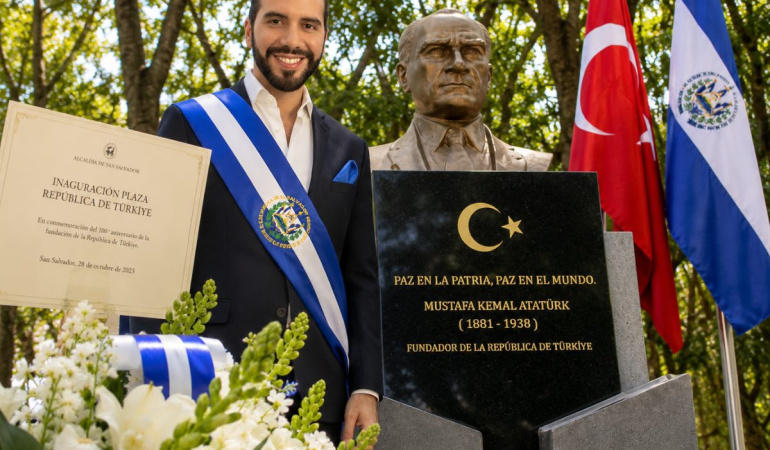 El Salvador’da Türkiye Parkı’na Atatürk Büstü Dikildi