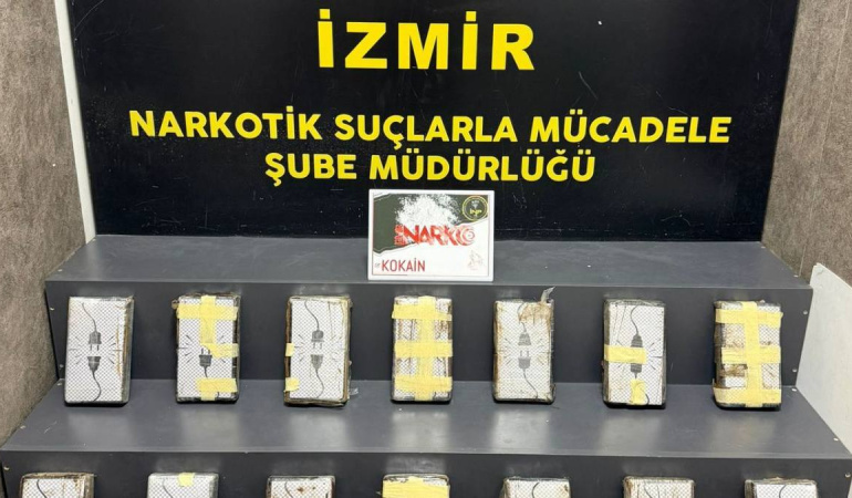 İzmir’de uyuşturucu operasyonunda 2 tutuklama, 32 kilo 800 gram sentetik uyuşturucu ele geçirildi