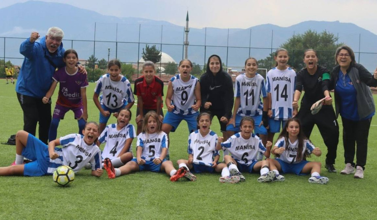 Manisa Kız Futbol Takımı, Türkiye Üçüncüsü Oldu