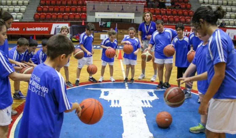 İzmir Kış Spor Okulları kayıtları başladı