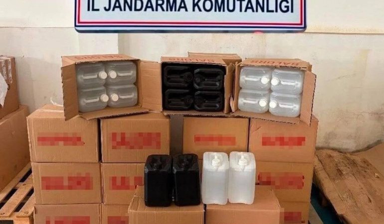 İzmir’de jandarma denetimlerinde 1.085 litre etil alkol ele geçirildi