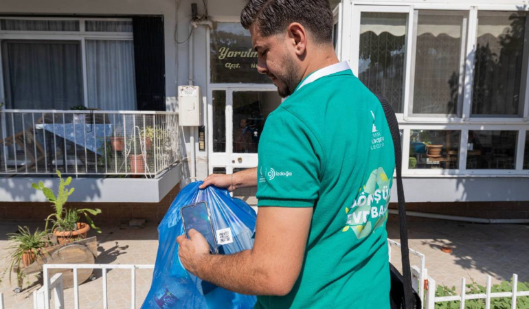 İzmir’deki ‘Dönüşüme Evde Başla’ Projesi 33 Mahalleyi Kapsıyor