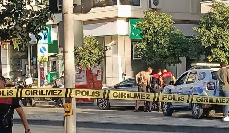 İzmir’de TEB Hatay Şubesi’nde soygun girişimi sonrası bomba ihbarı yapıldı