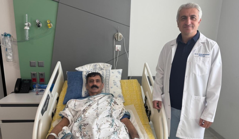 İzmir Şehir Hastanesi’nde 2,5 kilogramlık böbrek kitle ameliyatı gerçekleştirildi