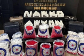 Afyonkarahisar'da otomobilde 76 bin sentetik uyuşturucu madde bulundu