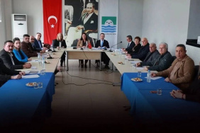 Foça'da 8 CHP'li meclis üyesi YENİ Parti'ye geçti