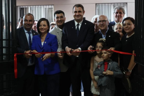 Karabağlar'da Yeni Parti'nin Hizmet Binası Törenle Açıldı