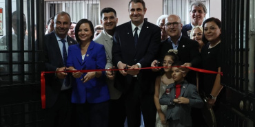 Karabağlar'da Yeni Parti'nin Hizmet Binası Törenle Açıldı
