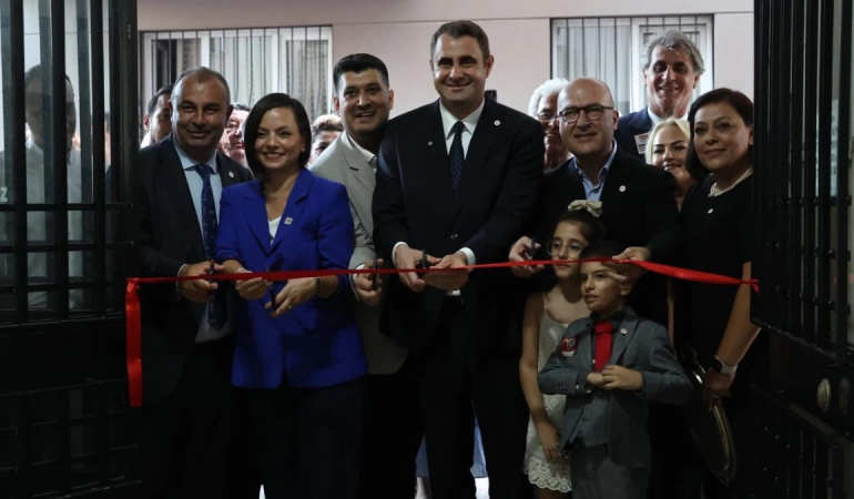 Karabağlar’da Yeni Parti’nin Hizmet Binası Törenle Açıldı