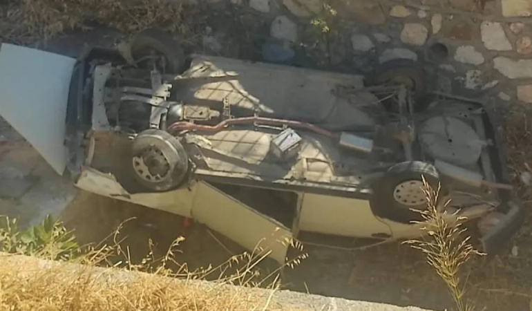 Bayındır’da çalınan araç dereye düştü