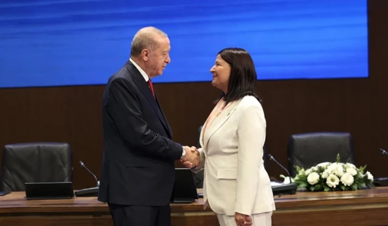 Foça Belediye Başkanı Saniye Bora Fıçı, AK Parti’ye geçişinin nedenlerini açıkladı