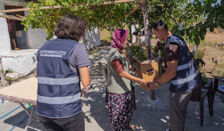 İzmir’de Kırsal Mahallelerde Sosyal Destek İçin Kapı Kapı Tarama Yapılıyor