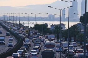 14 Eylül'de İzmir'de Okul Açılışı Nedeniyle Trafikte Yoğunluk Oluştu