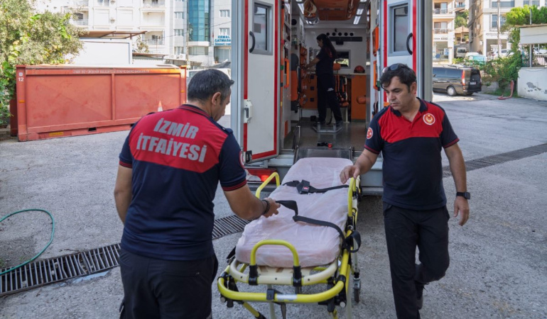 İzmir’de İtfaiye, Hastaneye Yetişemeyen Annenin Doğumunu Evde Yaptı