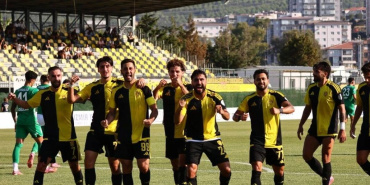 Aliağa FK, 2. Lig Beyaz Grup'a İyi Başladı ve Zirveye Yerleşti