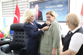 Menderes Belediye Meclis Üyesi Fisun Demir, Yeni Parti'den AK Parti'ye Geçiş Yaptı