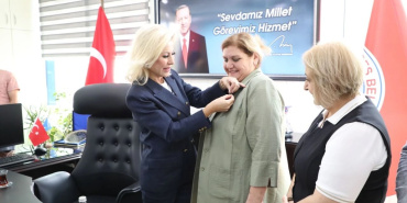 Menderes Belediye Meclis Üyesi Fisun Demir, Yeni Parti'den AK Parti'ye Geçiş Yaptı