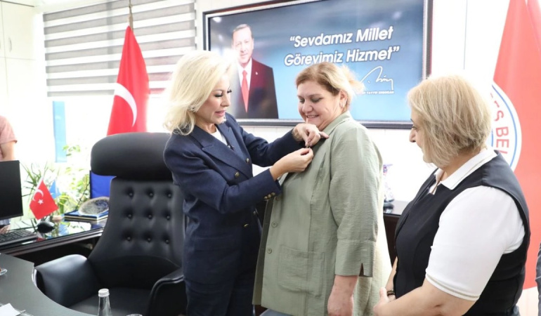 Menderes Belediye Meclis Üyesi Fisun Demir, Yeni Parti’den AK Parti’ye Geçiş Yaptı