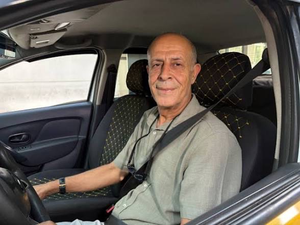 Taksi şoförü, fenalaşan yolcusunu hastaneye ulaştırdı