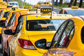 İzmir'de motorin fiyatları 100 lirayı geçince taksiciler zam talep etti