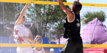 Foça'da 2026 CEV U18 Avrupa Plaj Voleybolu Şampiyonası başladı