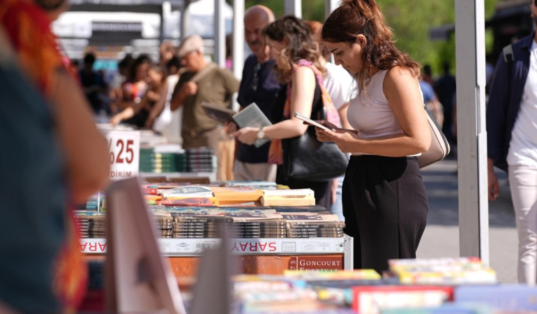8. İzmir Kitap Fuarı Kültürpark’ta başladı