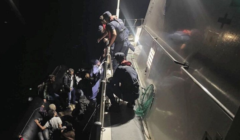 İzmir’de Seferihisar, Urla ve Foça’da 70 düzensiz göçmen ele geçirildi