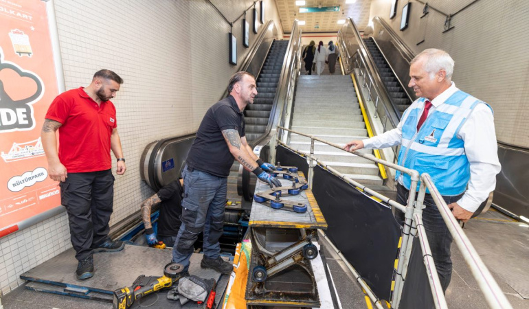 İzmir Metro’da 280 yürüyen merdiven ve asansör yakın takibe alındı.