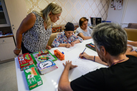 İzmir'deki Alzheimer ve Demans Merkezi, Hastalara ve Ailelerine Destek Sağlıyor