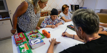İzmir'deki Alzheimer ve Demans Merkezi, Hastalara ve Ailelerine Destek Sağlıyor