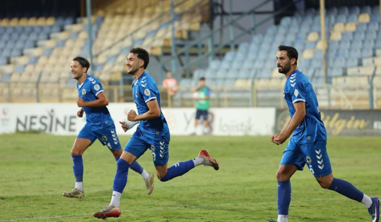 Menemen FK, Ankaraspor’u 3-0 yenerek galibiyetle tanıştı