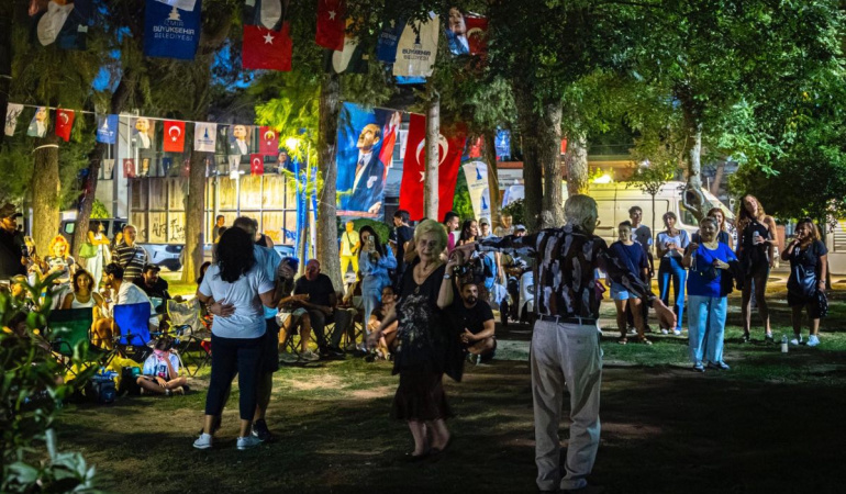 Bornova’da Alternatif Park Konserleri The Gaffers Band ile Gerçekleşti