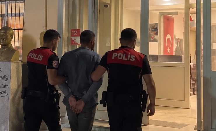 İzmir’de 21 yıl hapis cezası bulunan firari yakalandı