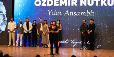 İzmir Büyükşehir Belediyesi Şehir Tiyatroları, Özdemir Nutku Tiyatro Ödülleri'nde dört ödül aldı