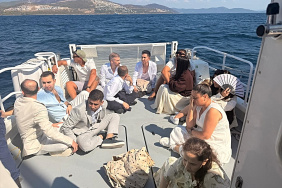 Milas açıklarında 12 düzensiz göçmen ve 2 kaçakçı yakalandı