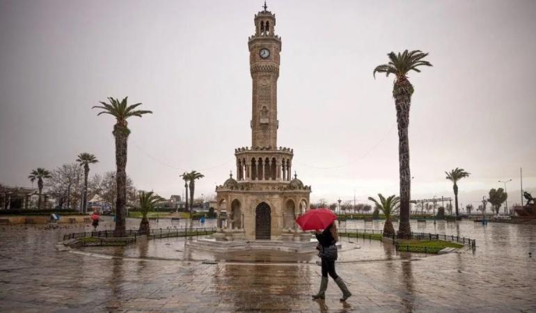 İzmir’de gök gürültülü sağanak yağış bekleniyor