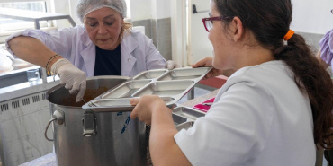 İzmir'de Özel Gereksinimli Öğrencilere Günlük Sıcak Yemek Temini