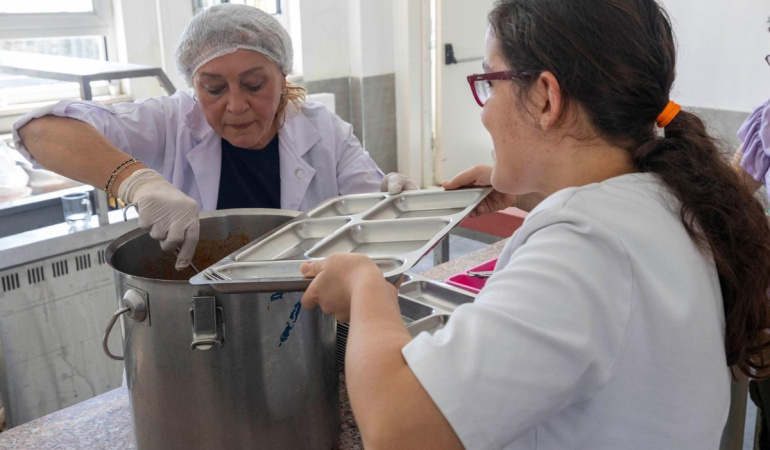 İzmir’de Özel Gereksinimli Öğrencilere Günlük Sıcak Yemek Temini