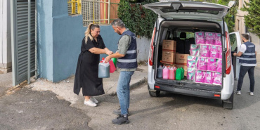 İzmir'deki 560 okula düzenli olarak hijyen seti ulaştırılıyor