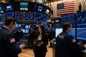 New York Borsası, Petrol ve Tahvil Getirilerindeki Artışla Düşüş Gösterdi