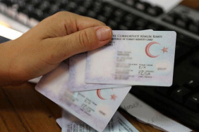 İzmir'de sahte belgelerle vatandaşlık işlemi gerçekleştiren 3 şüpheli yakalandı