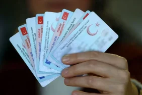 İzmir merkezli sahte vatandaşlık operasyonunda 3 şüpheli gözaltına alındı