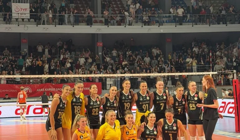 VakıfBank, İzmir’de Aras Kargo Dostluk Turnuvası’nı kazandı